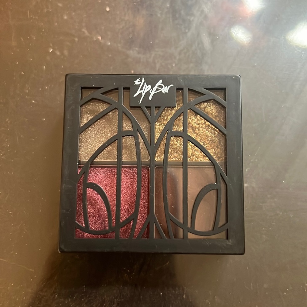 The lip bar quad travel eyeshadow palette